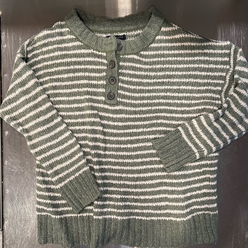 American Eagle “jagging fit” sweater, women’s medium, greens d off-white